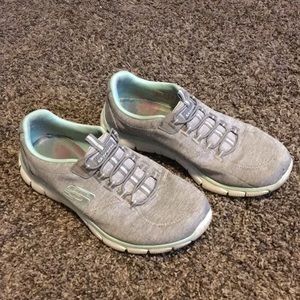 Sketchers No-tie Tennishoes